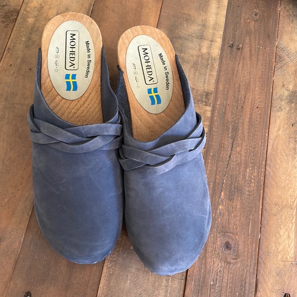 Moheda Swedish Clogs/ mules in navy/slate blue suede with wood soles | Size 9